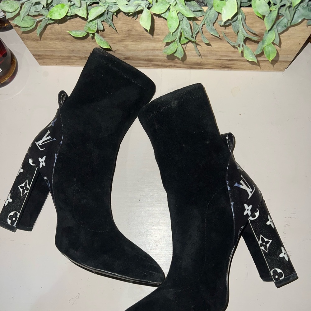 Black Suede High-Heel Ankle Boots with Logo-Pattern Heel - Picture 2 of 4